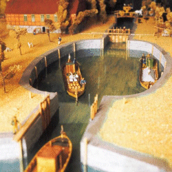 Vormoderner Schleusenverkehr im Modell: die Palmschleuse