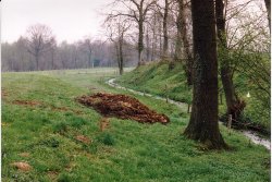 Die Bilder zeigen industriearchäologisch bedeutsame Relikte des Alster-Travekanals wie den künstlichen Kanaldurchstich westlich von Nienwohld