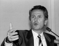 "Ich schwöre, ich wiederhole; ich schwöre ..." Ministerpräsident Uwe Barschel am 18.9.1987 während der "Ehrenwortpressekonferenz" im Landeshaus in Kiel