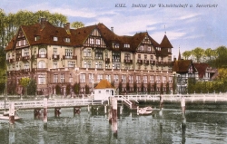 1920 war das Institut in das Kruppsche Anwesen, das ehemalige Logierhaus des Kaiserlichen Yachtclubs umgezogen