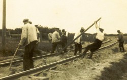 Sanierungsarbeiten an der Schleswiger Kreisbahn 1927