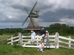 Die Hollingstedter Mühle von 1865 steht heute im Schleswig-Holsteinischen Freilichtmuseum in Molfsee bei Kiel