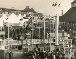 Die Anfänge der NORLA in den 1950er Jahren noch auf dem Nordmarkfeld. Im Hintergrund die Hochbrücke.