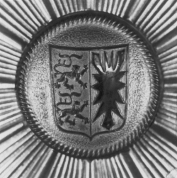 Tschakostern-Medaillons der Landespolizei Schleswig-Holsteins, der Polizeigruppe Kiel und Lübeck zwischen 1953 bis 1955