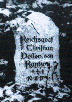 Der Gedenkstein im Voßlocher Wald erinnert an den Mord an Reichsgraf Christian Detlev
