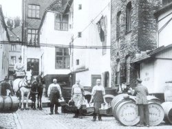 Lange wurde der Rum in den Flensburger Handelshöfen zwischen Holm, Großer Straße und Norderstraße sowie dem Hafen verarbeitet