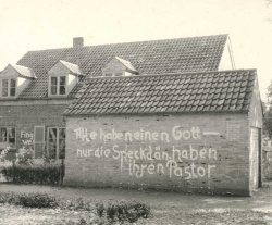 Schmierereien der "Deutschen Jungenschaft" am dänischen Pastorat in Schleswig