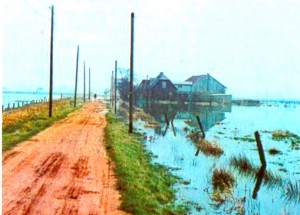 „Landunter“ hinter den Deichen: Ein „normales Bild“ nicht nur in den Marschen bis in die 1960er Jahre