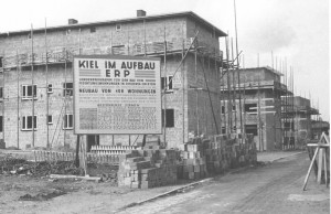 Mit einem großen Bauprogramm - wie hier in Kiel – wurde versucht, die Verluste an Wohnraum durch die Bombardierungen auszugleichen und neuen für die Flüchtlinge zu schaffen